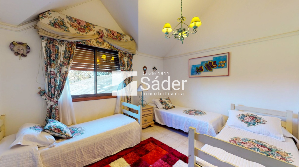 Casa ID.759 - Casa en venta y alquiler Playa Mansa 5 dormitorios