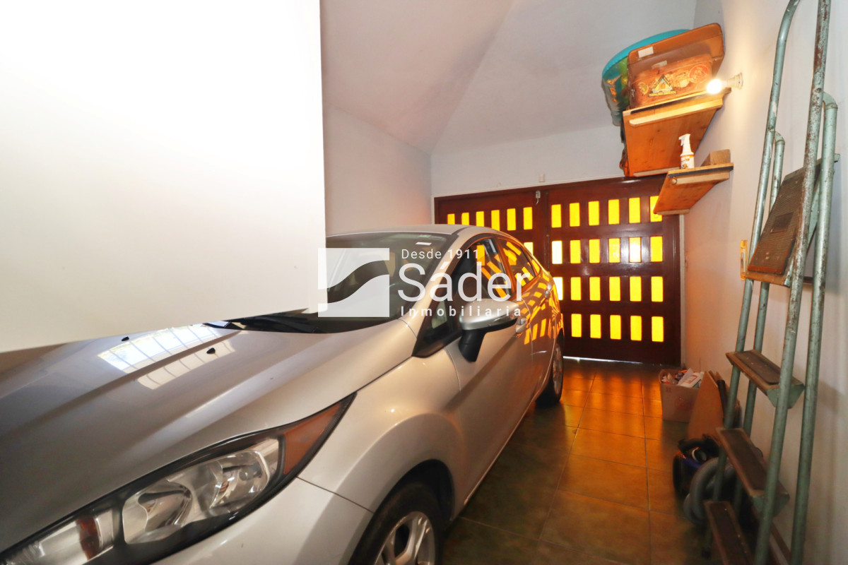 Casa ID.4517 - Espectacular casa en venta en Playa Mansa estilo clásico buena categoría