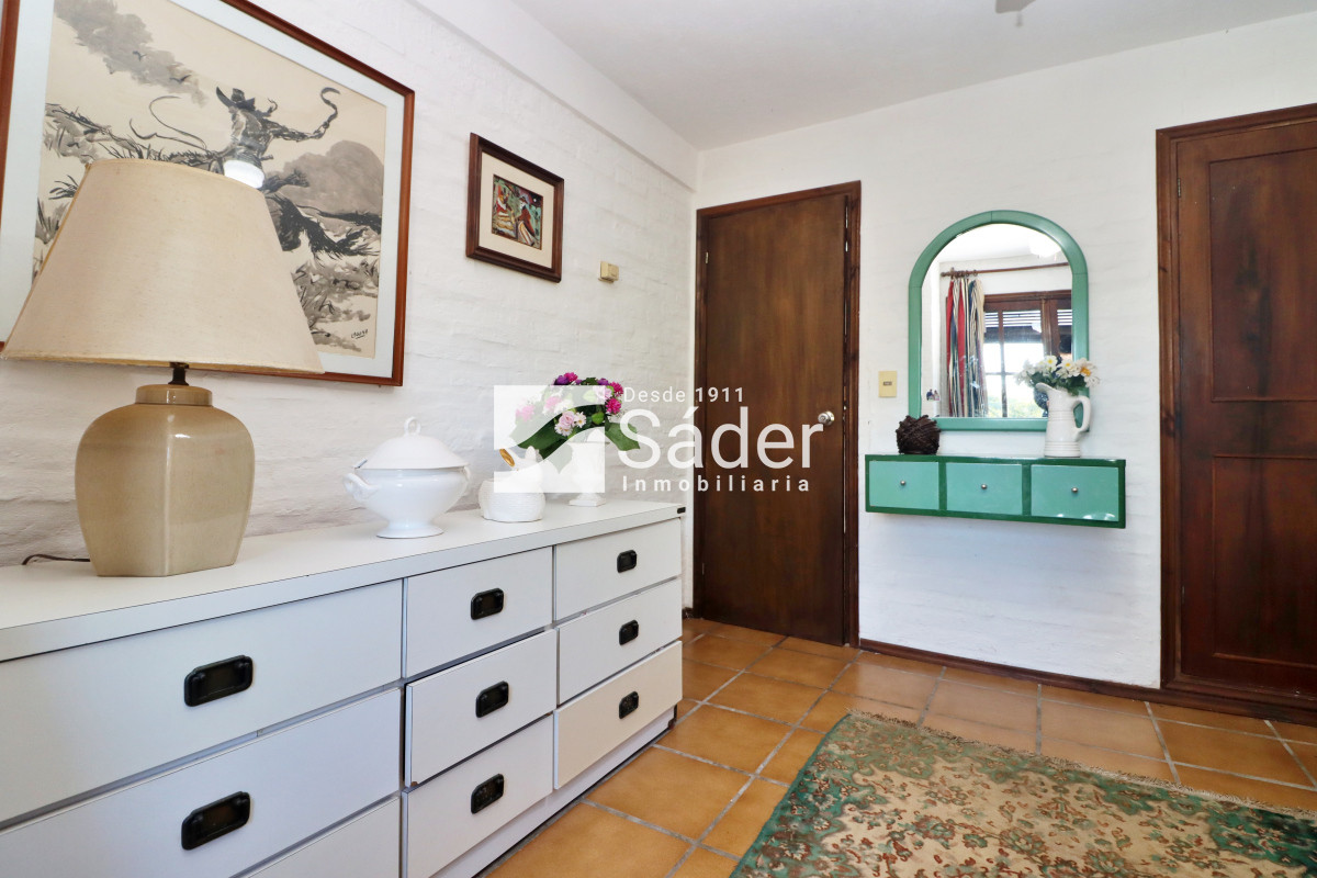 Casa ID.4192 - Chalet estilo tradicional en Pinares con gran terreno y vistas al mar