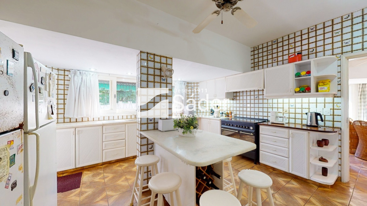 Casa ID.2289 - Casa en venta Playa Mansa 5 dormitorios 