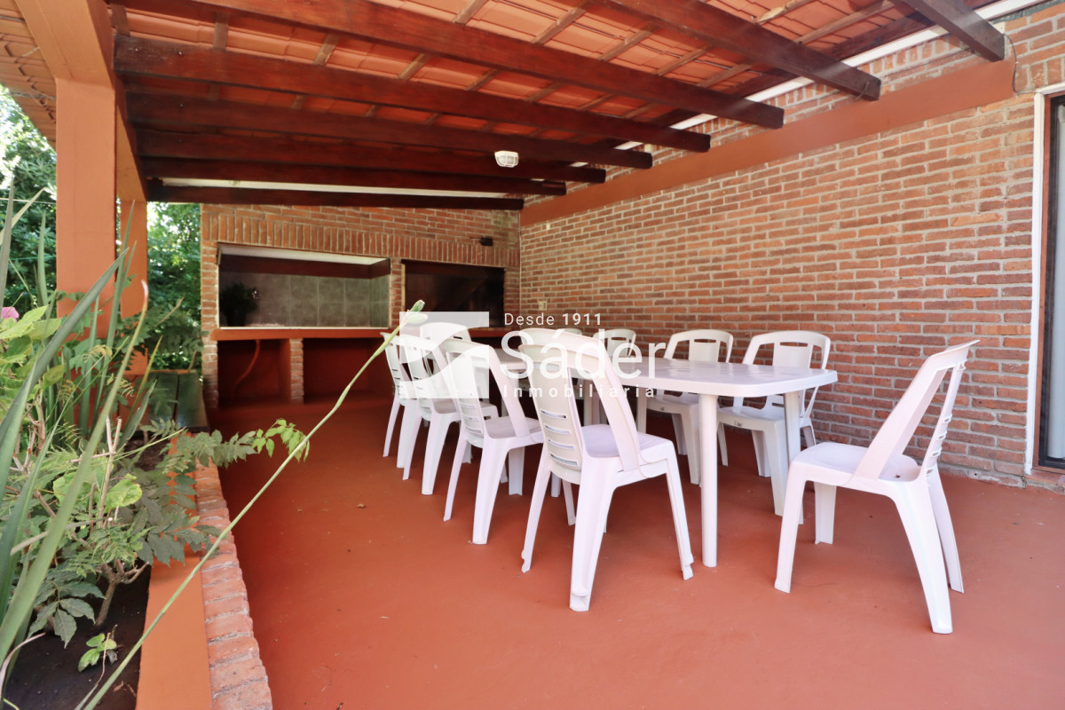 Casa ID.4624 - Hermoso Chalet en venta barrio Marly excelente entorno