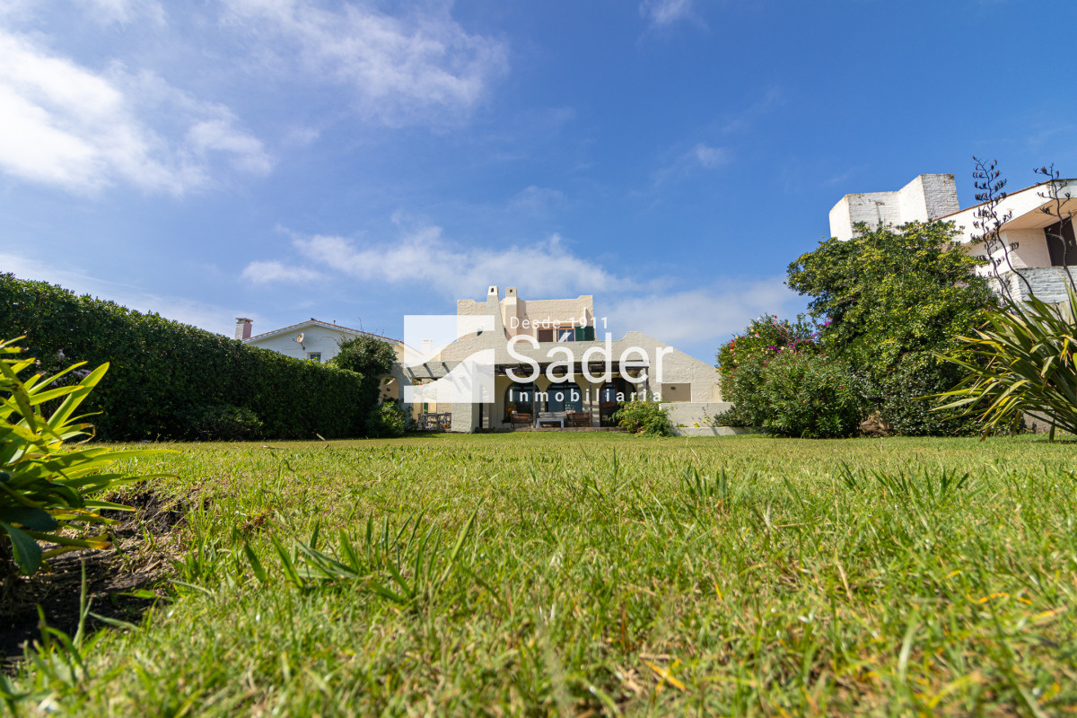 Casa ID.827 - Casa en venta y alquiler Peninsula 4 dormitorios