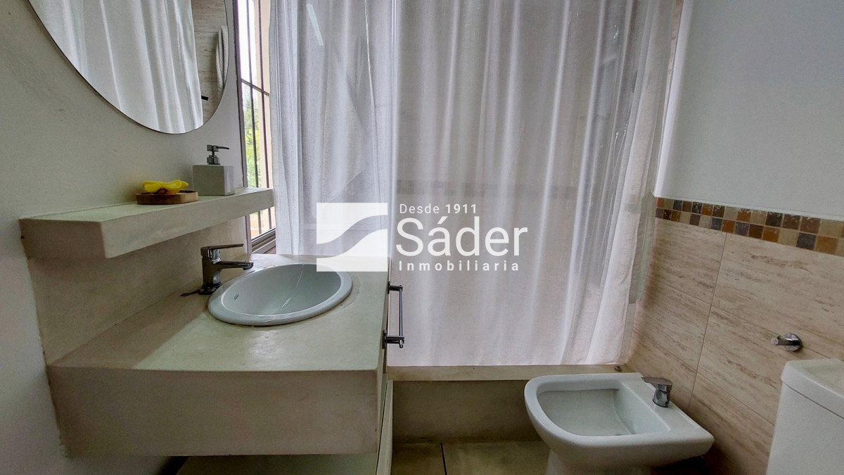 Casa ID.4604 - Casa en Rincón del Indio, alquiler y venta. 3 Suites, Amplio Jardín, Piscina y Parrillero 