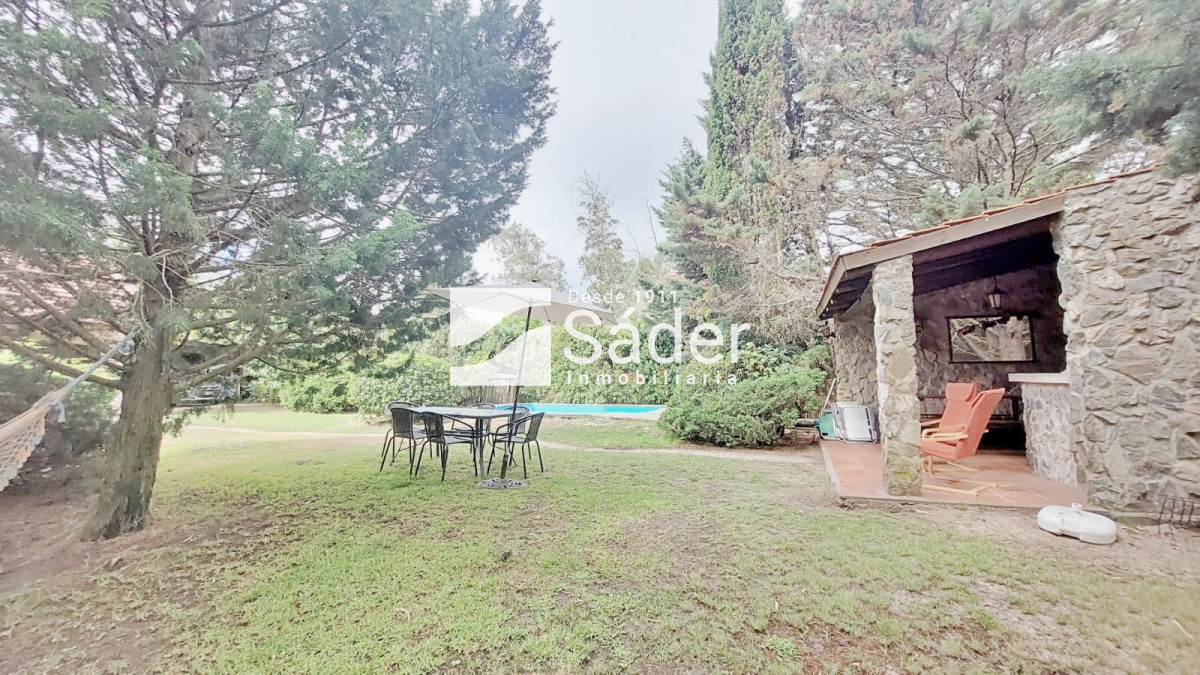 Casa ID.4758 - Casa en Alquiler 3 dormtiorios. Barrio Marly con Jardín y Piscina