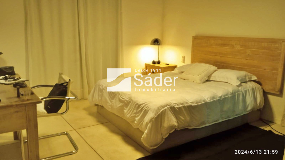 Casa ID.4604 - Casa en Rincón del Indio, alquiler y venta. 3 Suites, Amplio Jardín, Piscina y Parrillero 