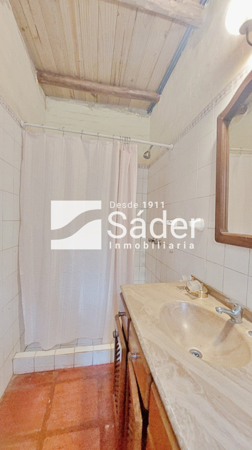 Casa ID.4758 - Casa en Alquiler 3 dormtiorios. Barrio Marly con Jardín y Piscina