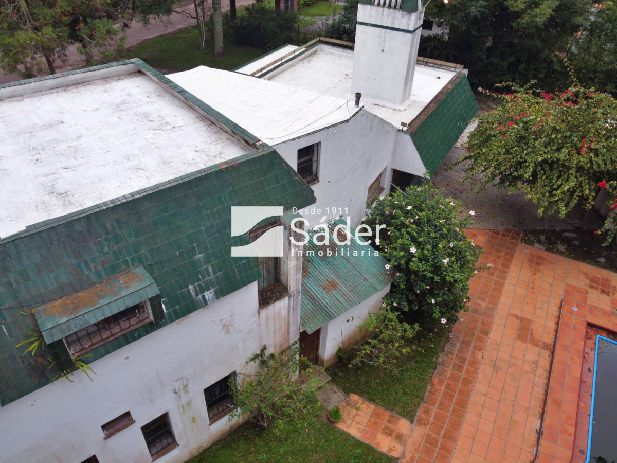 Casa ID.4903 - Casa sólida de época para reciclar en excelente ubicación Playa Mansa parada 10