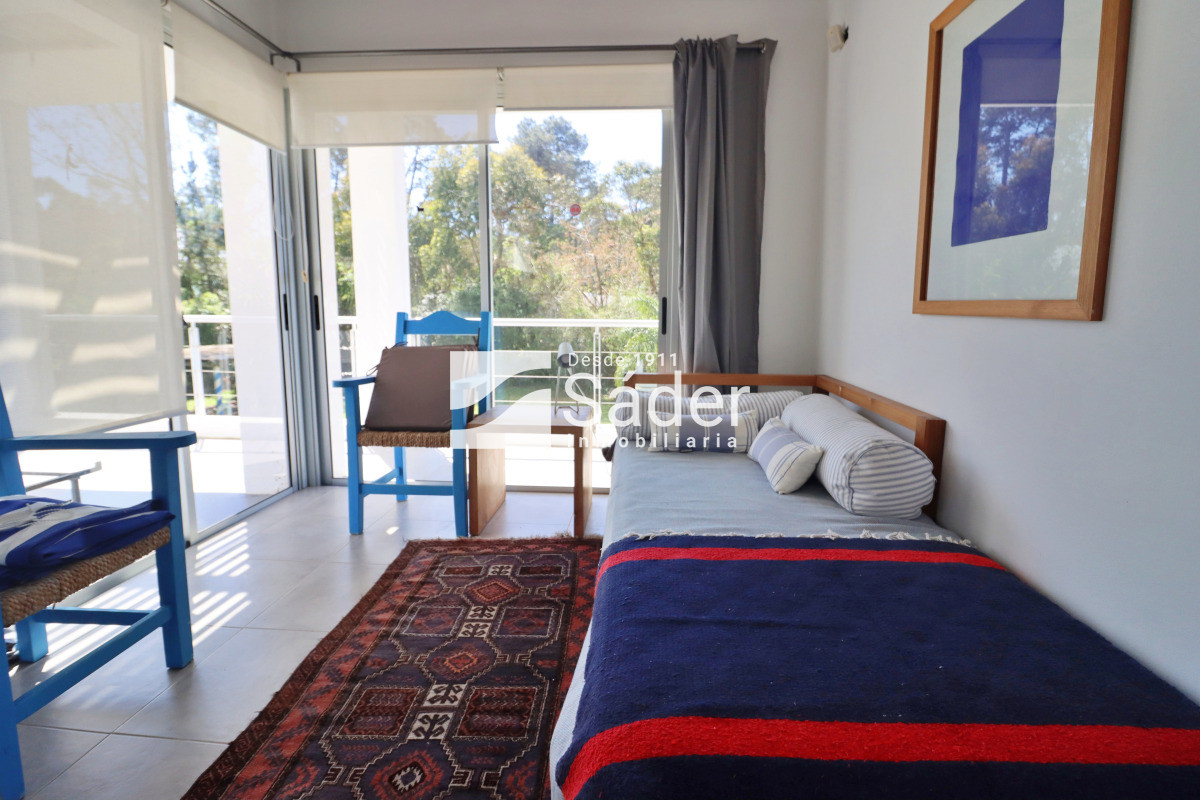 Casa ID.4437 - Casa moderna en Rincón del indio, con Piscina. 4 dorm. 