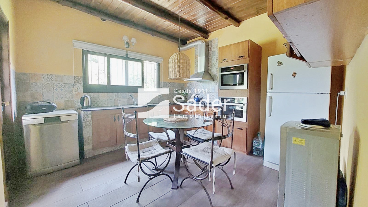 Casa ID.4758 - Casa en Alquiler 3 dormtiorios. Barrio Marly con Jardín y Piscina