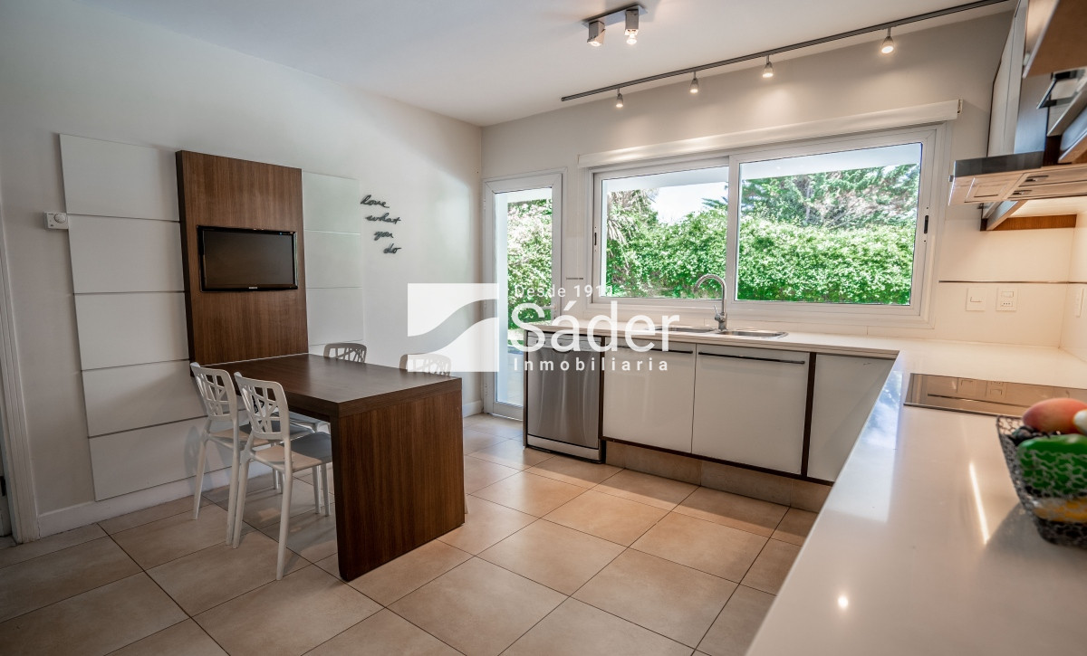 Casa ID.3452 - Elegante Casa con Piscina en Playa Mansa