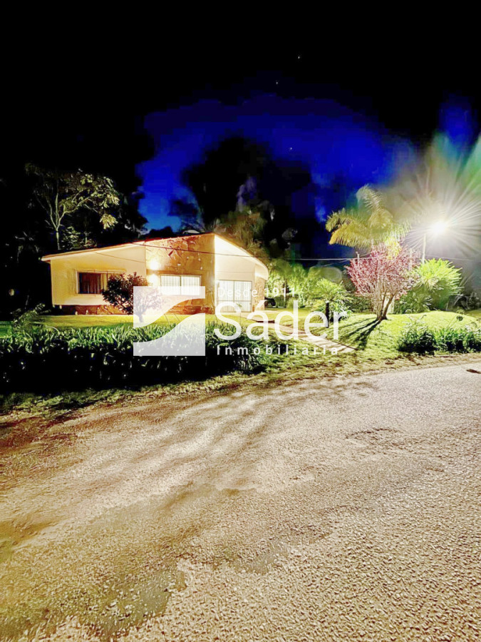 Casa ID.3730 - Alquiler Casa en Pinares 3 dormitorios y servicio. Parada 32