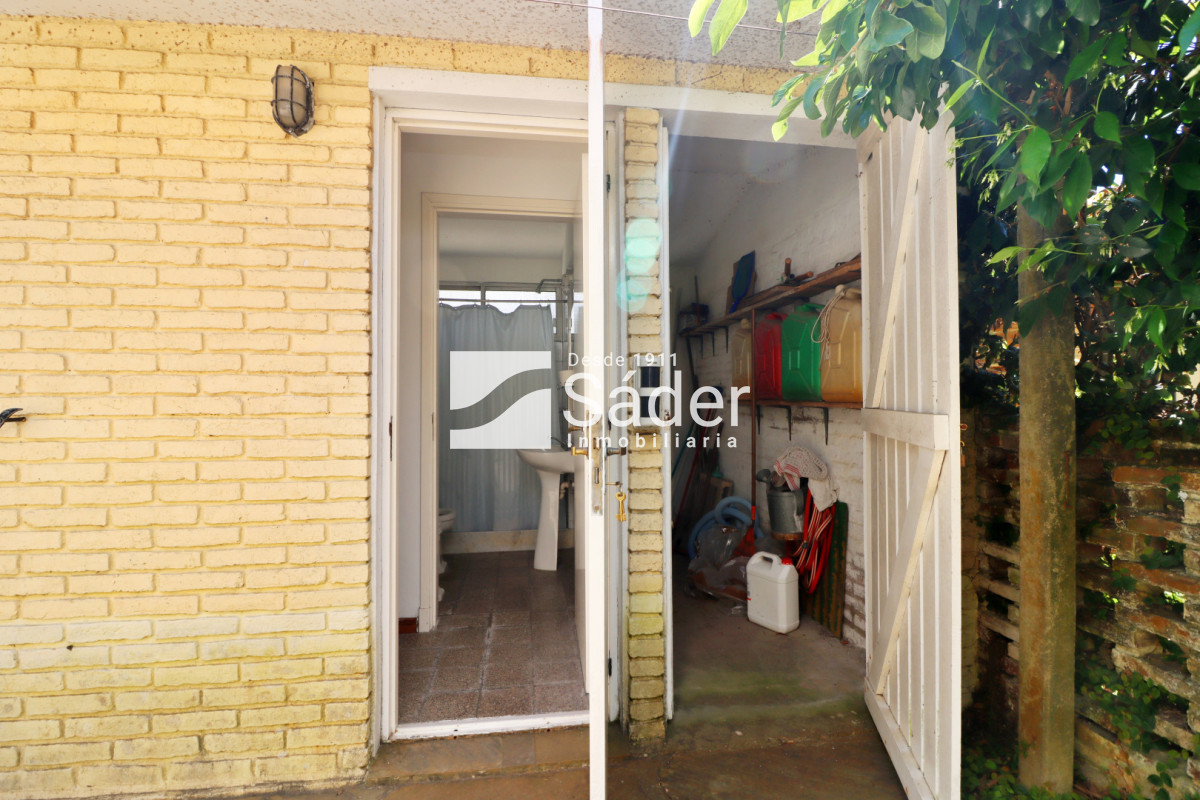 Casa ID.4517 - Espectacular casa en venta en Playa Mansa estilo clásico buena categoría