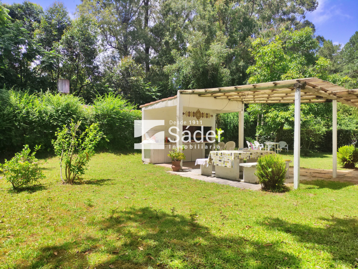 Casa ID.3730 - Alquiler Casa en Pinares 3 dormitorios y servicio. Parada 32