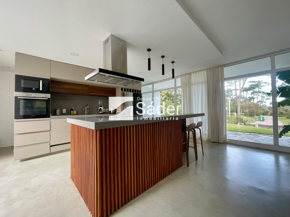 Casa ID.4973 - Excelente casa en Pinares. 3 suites, piscina y parrillero 