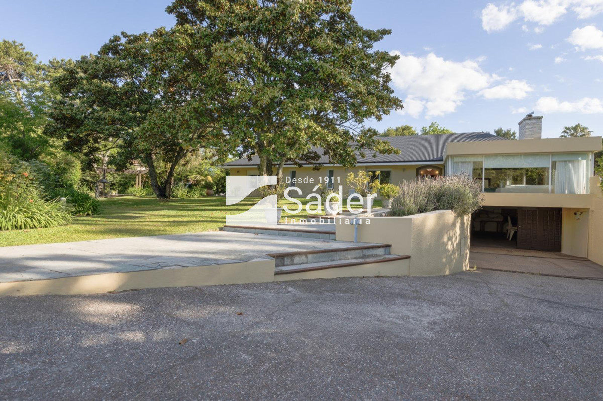 Casa ID.4412 - Casa con piscina en zona Cantegril.