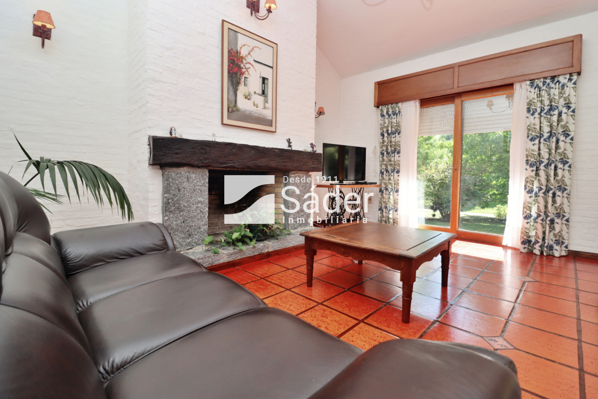 Casa ID.4624 - Hermoso Chalet en venta barrio Marly excelente entorno