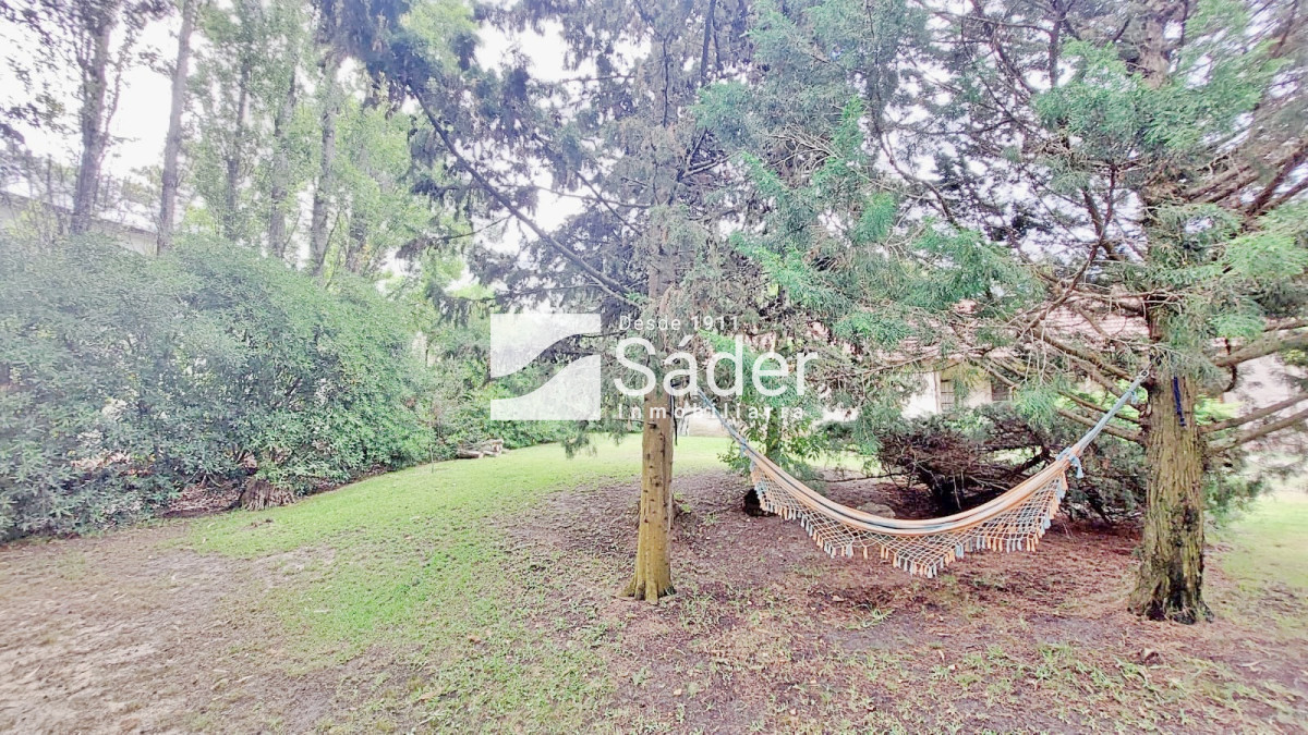 Casa ID.4758 - Casa en Alquiler 3 dormtiorios. Barrio Marly con Jardín y Piscina