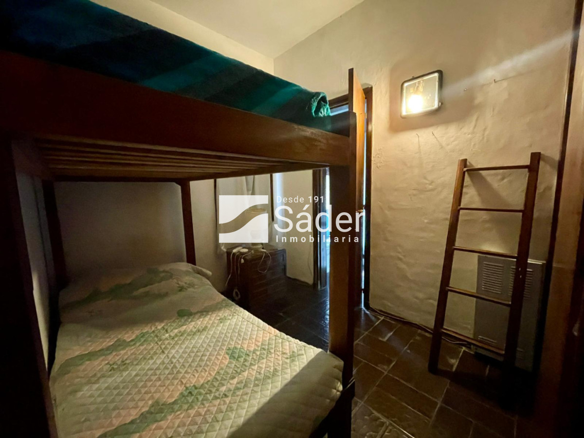 Casa ID.4903 - Casa sólida de época para reciclar en excelente ubicación Playa Mansa parada 10