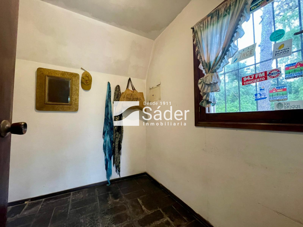 Casa ID.4903 - Casa sólida de época para reciclar en excelente ubicación Playa Mansa parada 10