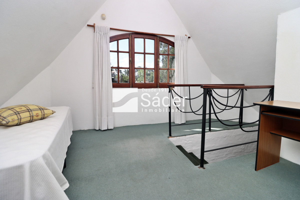 Casa ID.4624 - Hermoso Chalet en venta barrio Marly excelente entorno