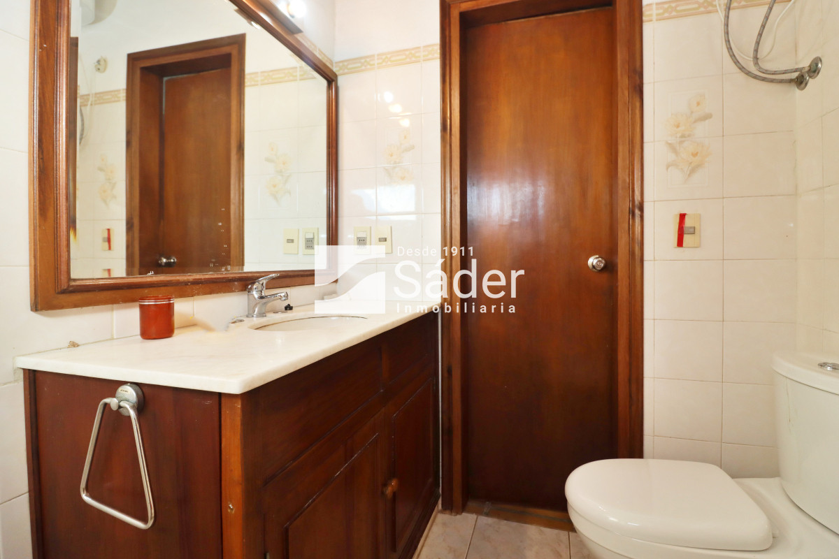 Casa ID.4192 - Chalet estilo tradicional en Pinares con gran terreno y vistas al mar