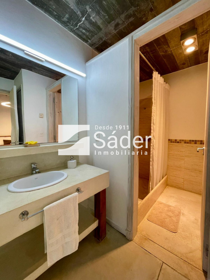 Casa ID.4604 - Casa en Rincón del Indio, alquiler y venta. 3 Suites, Amplio Jardín, Piscina y Parrillero 