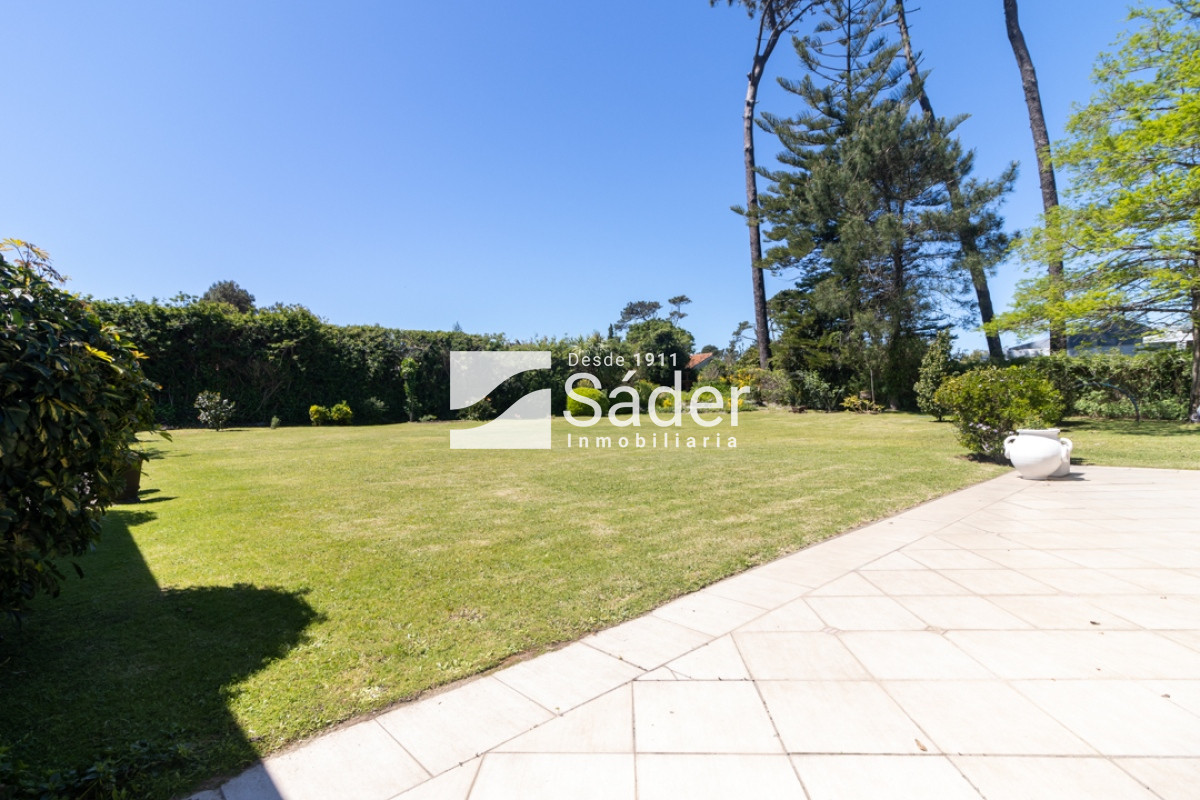 Casa ID.759 - Casa en venta y alquiler Playa Mansa 5 dormitorios