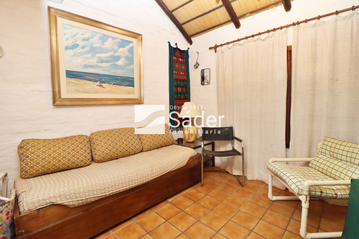 Casa ID.4192 - Chalet estilo tradicional en Pinares con gran terreno y vistas al mar
