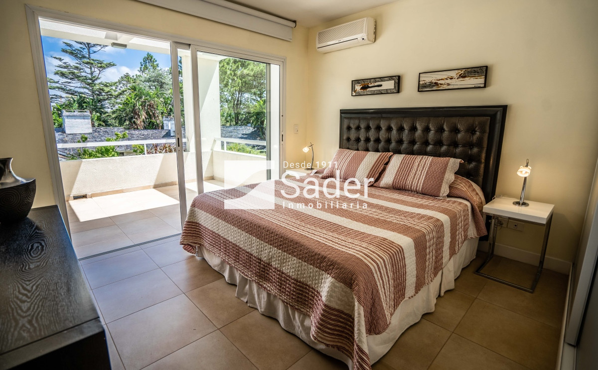 Casa ID.3452 - Elegante Casa con Piscina en Playa Mansa