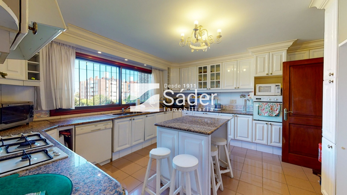 Casa ID.759 - Casa en venta y alquiler Playa Mansa 5 dormitorios