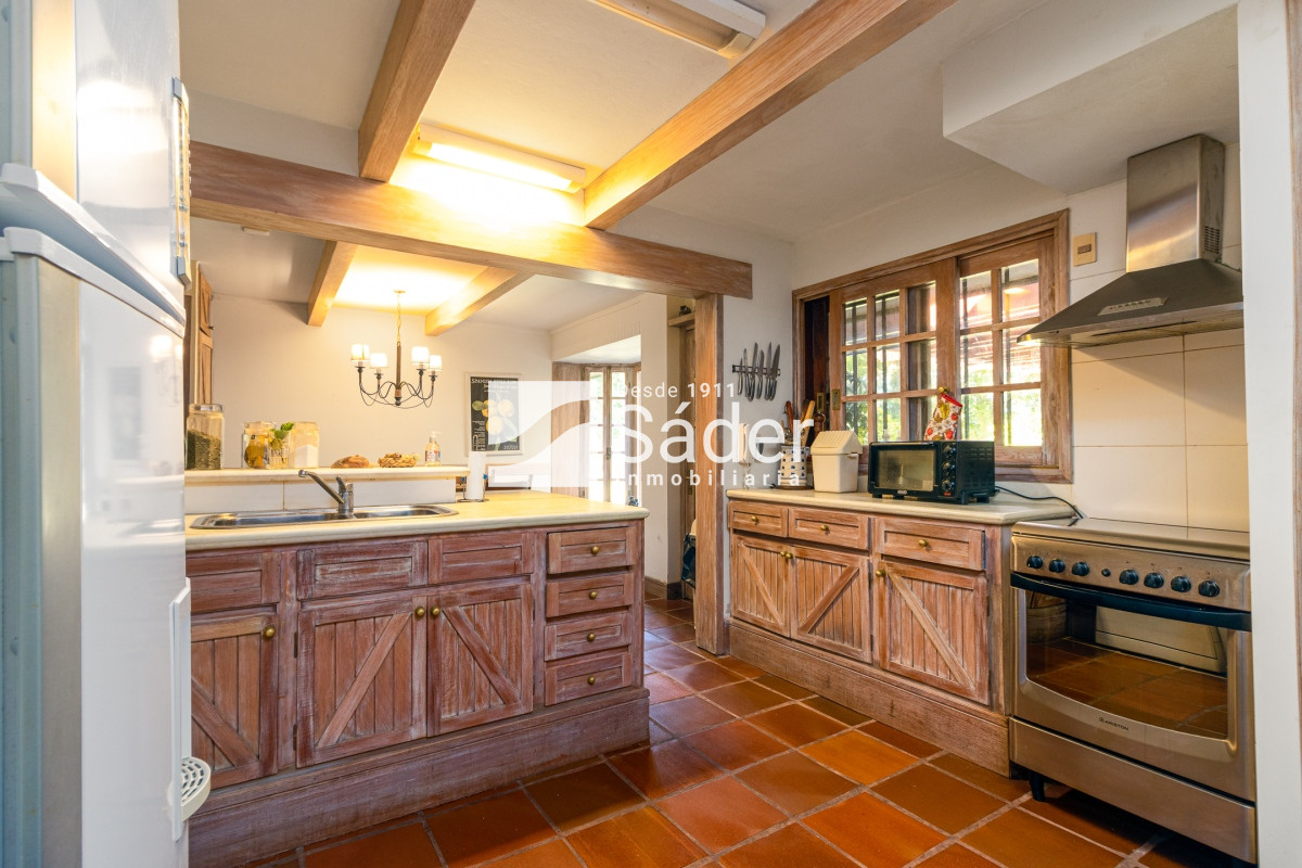 Casa ID.2888 - Casa en venta Lugano 5 dormitorios 