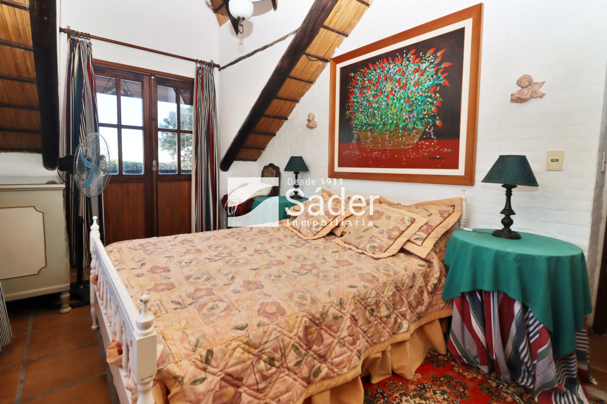 Casa ID.4192 - Chalet estilo tradicional en Pinares con gran terreno y vistas al mar