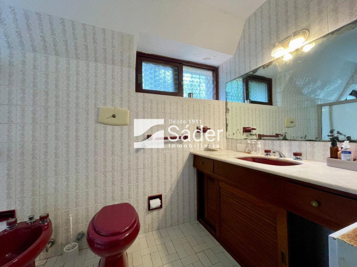 Casa ID.4903 - Casa sólida de época para reciclar en excelente ubicación Playa Mansa parada 10