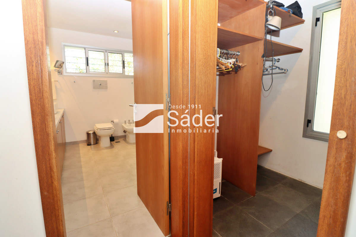 Casa ID.4437 - Casa moderna en Rincón del indio, con Piscina. 4 dorm. 