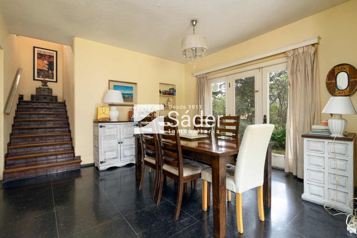 Casa ID.3134 - Casa en venta Barrio Cantegril 5 dormitorios o mas