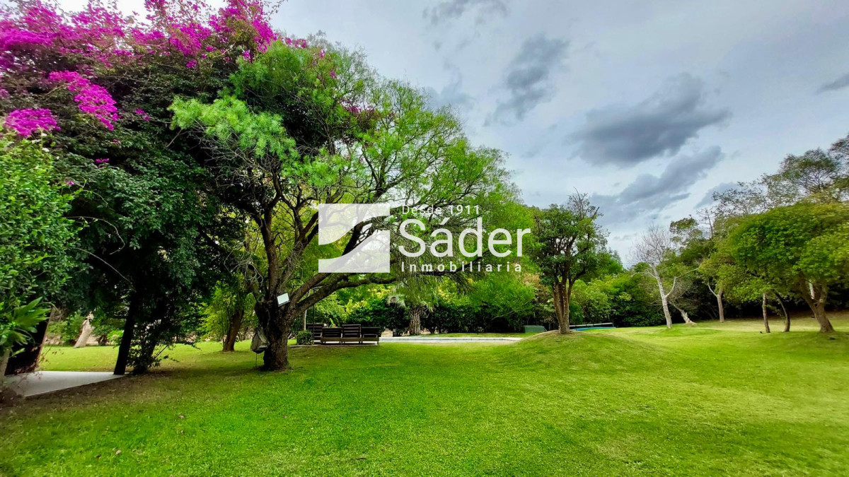 Casa ID.4604 - Casa en Rincón del Indio, alquiler y venta. 3 Suites, Amplio Jardín, Piscina y Parrillero 