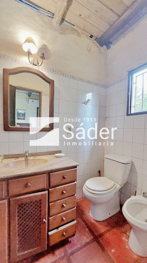 Casa ID.4758 - Casa en Alquiler 3 dormtiorios. Barrio Marly con Jardín y Piscina