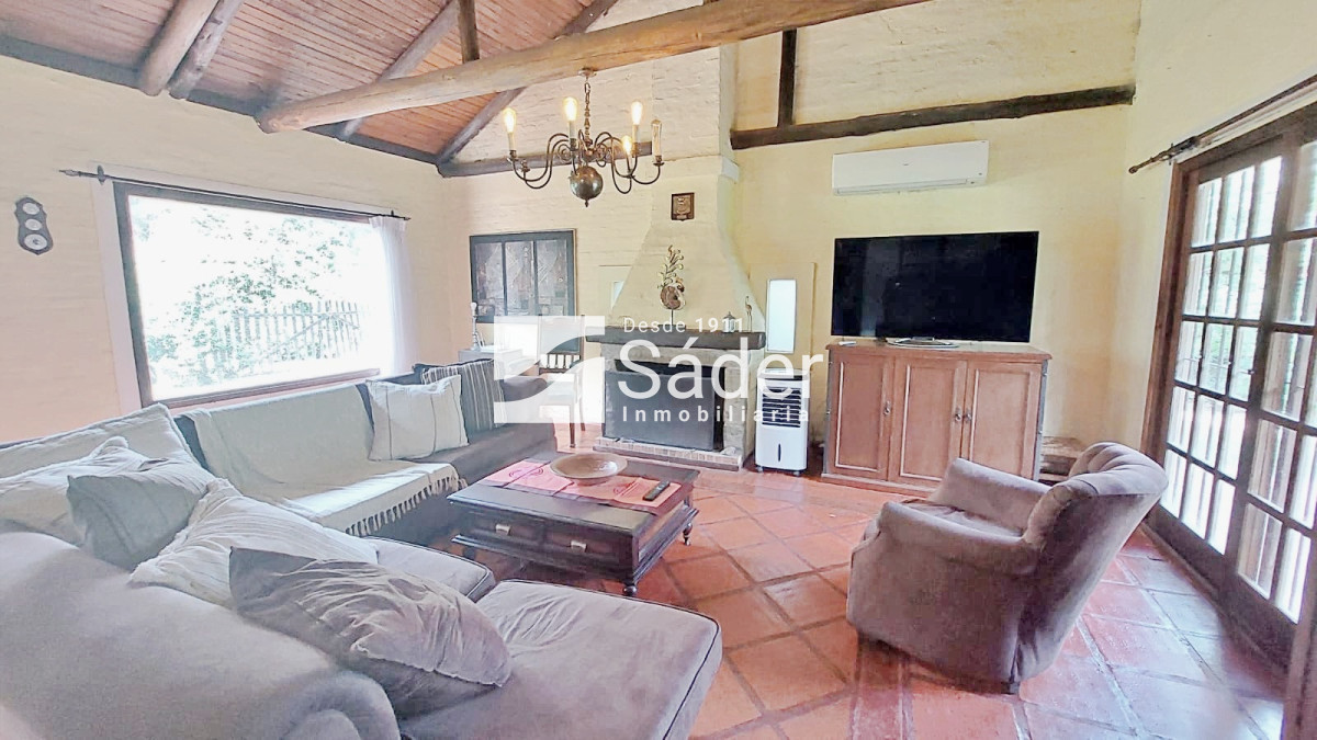 Casa ID.4758 - Casa en Alquiler 3 dormtiorios. Barrio Marly con Jardín y Piscina