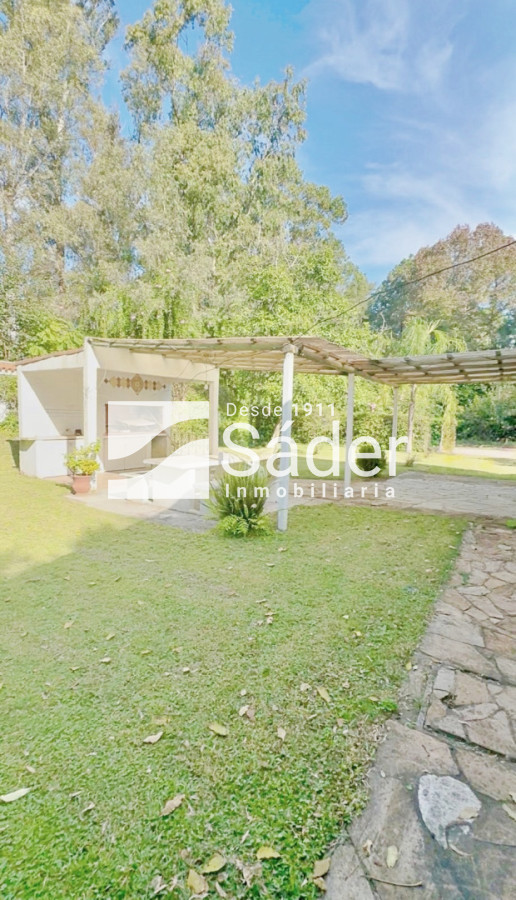 Casa ID.3730 - Alquiler Casa en Pinares 3 dormitorios y servicio. Parada 32