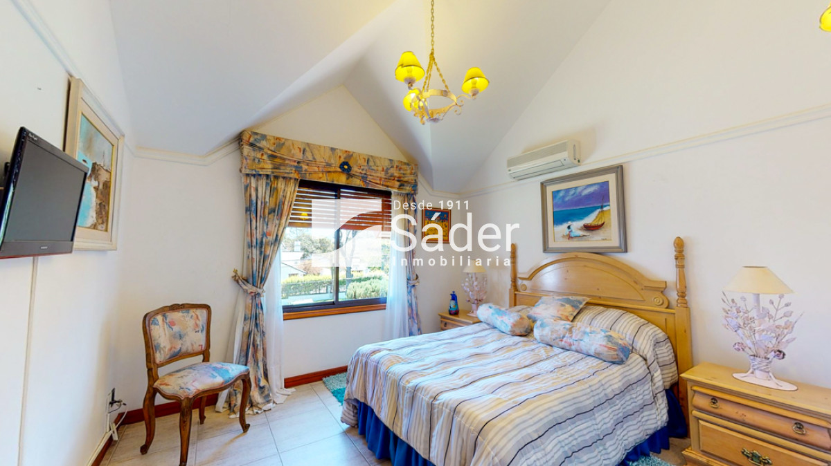 Casa ID.759 - Casa en venta y alquiler Playa Mansa 5 dormitorios