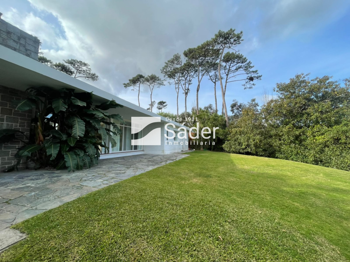 Casa ID.4973 - Excelente casa en Pinares. 3 suites, piscina y parrillero 