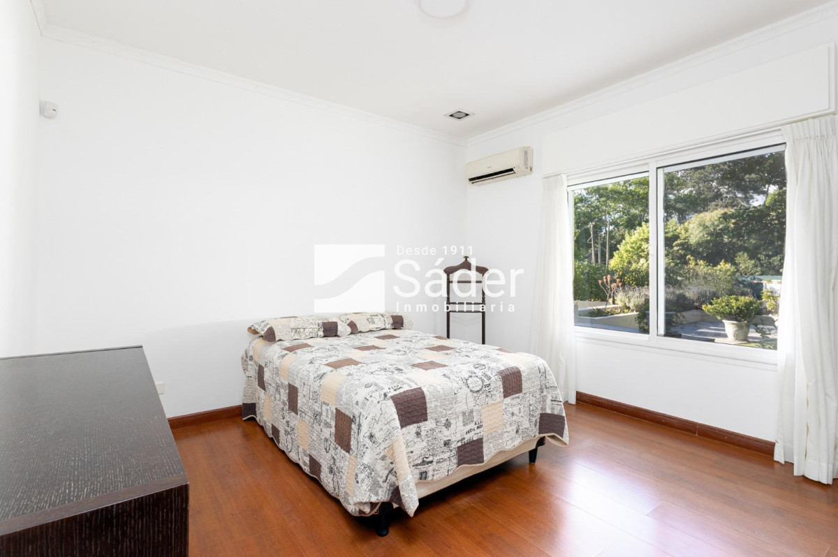 Casa ID.4412 - Casa con piscina en zona Cantegril.