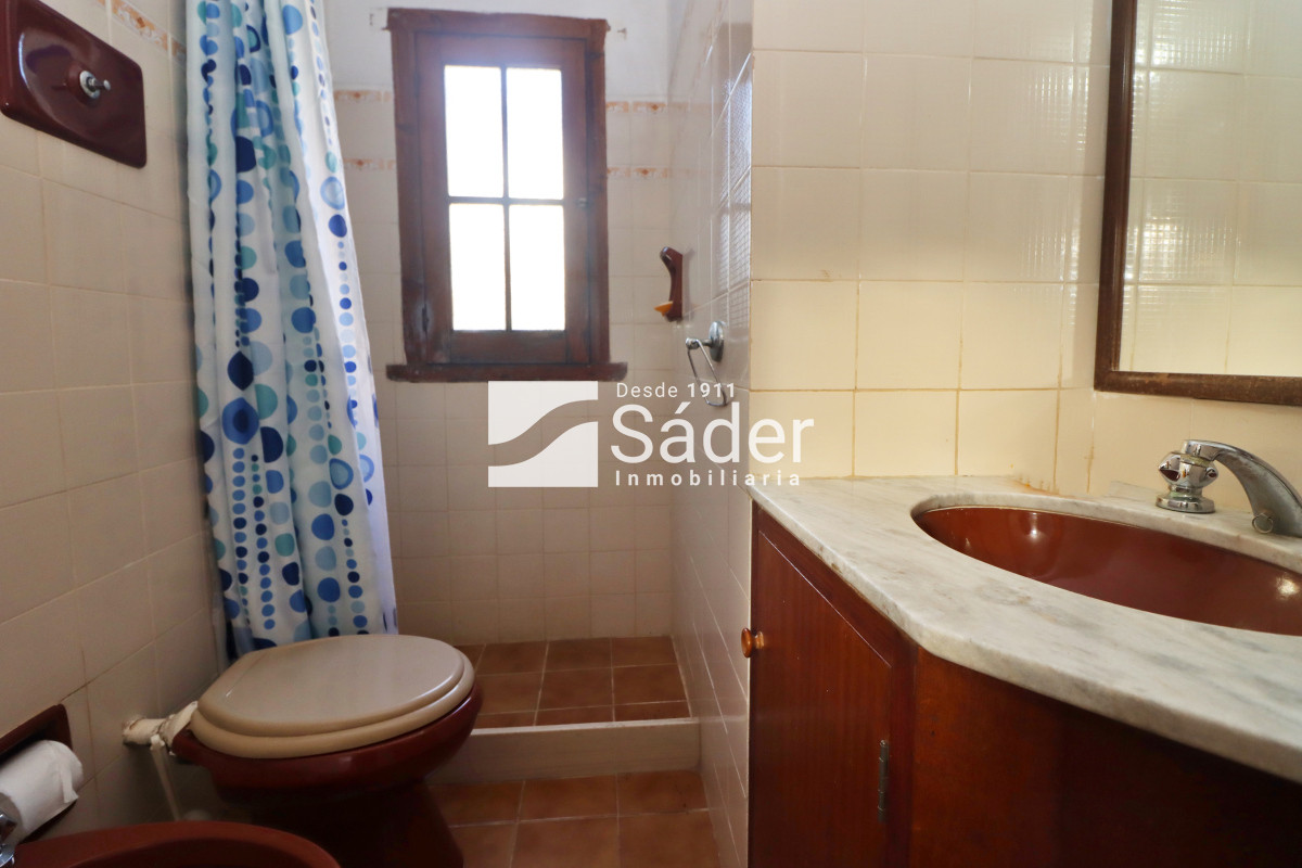 Casa ID.4192 - Chalet estilo tradicional en Pinares con gran terreno y vistas al mar
