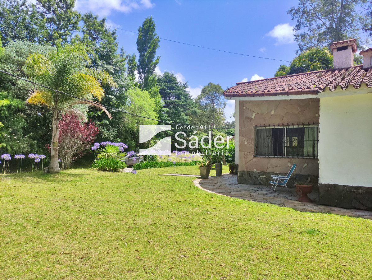 Casa ID.3730 - Alquiler Casa en Pinares 3 dormitorios y servicio. Parada 32