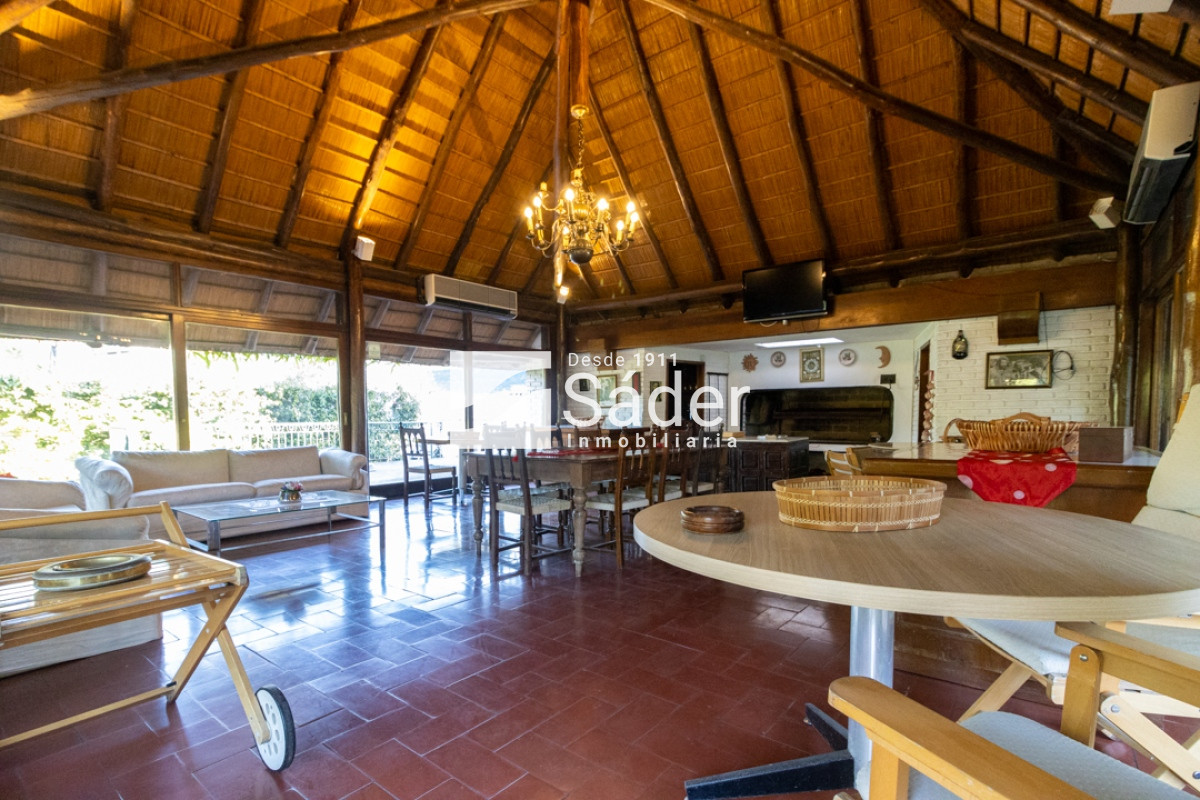 Casa ID.2289 - Casa en venta Playa Mansa 5 dormitorios 