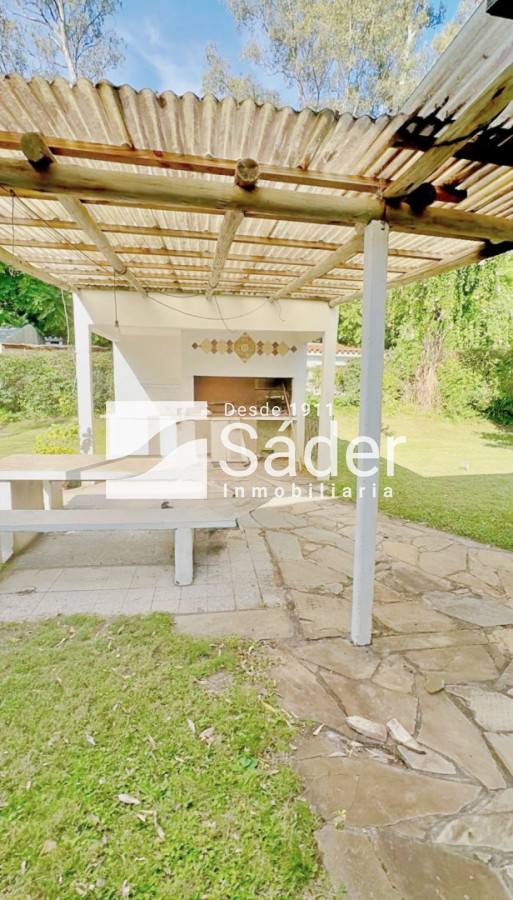 Casa ID.3730 - Alquiler Casa en Pinares 3 dormitorios y servicio. Parada 32