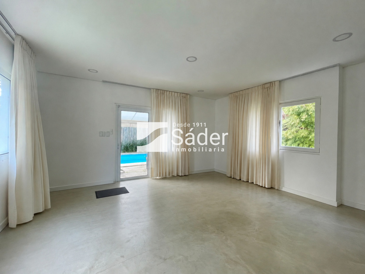 Casa ID.4973 - Excelente casa en Pinares. 3 suites, piscina y parrillero 