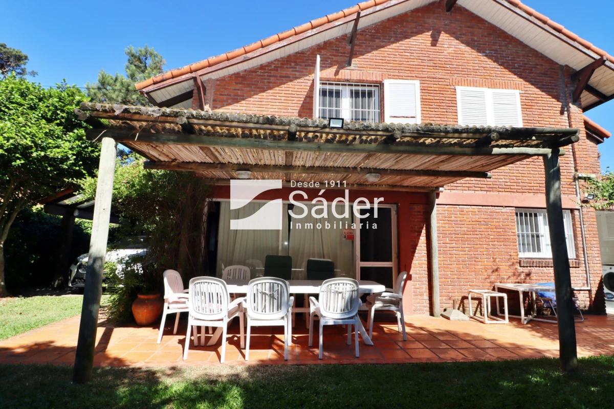 Casa ID.4546 - Casa en alquiler anual. Pinares a metros del mar