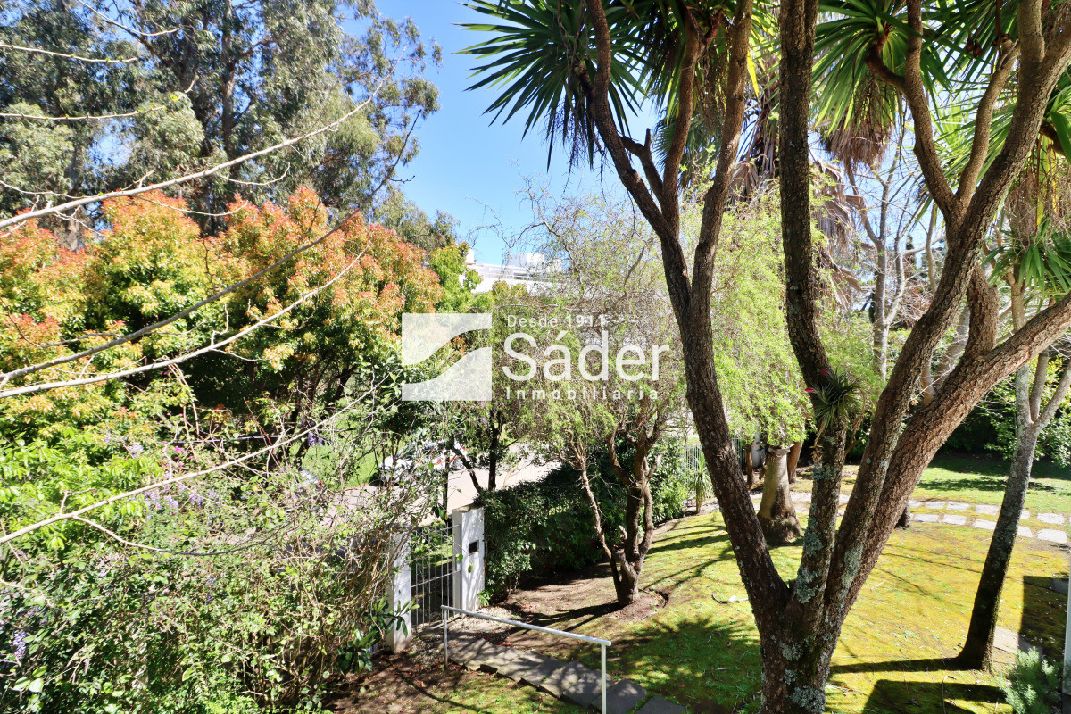 Casa ID.4437 - Casa moderna en Rincón del indio, con Piscina. 4 dorm. 