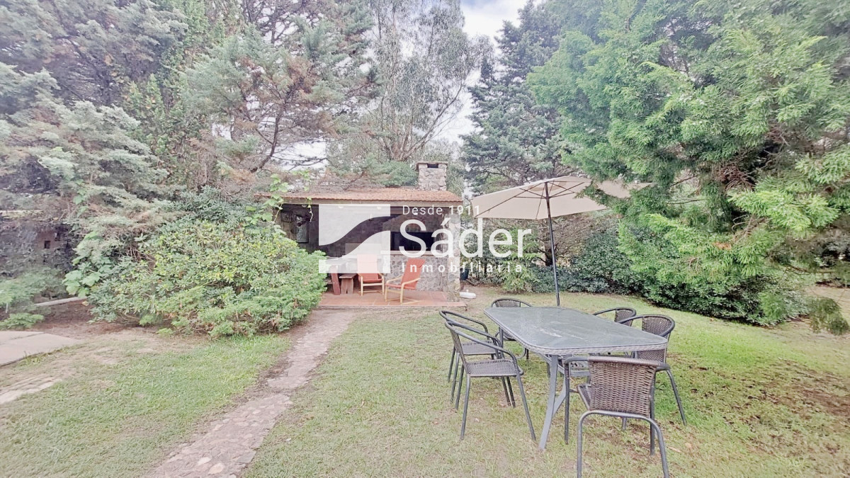 Casa ID.4758 - Casa en Alquiler 3 dormtiorios. Barrio Marly con Jardín y Piscina